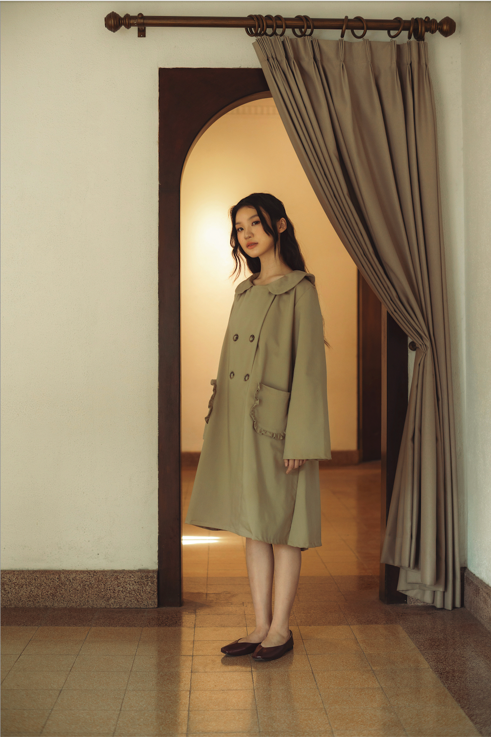 THE TRENCH COAT, SAND