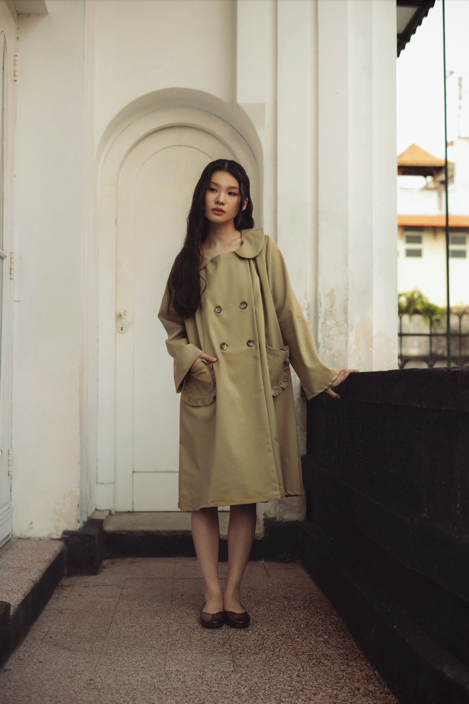 THE TRENCH COAT, SAND