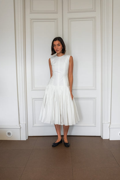 THE WHITE DRESS