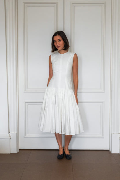 THE WHITE DRESS