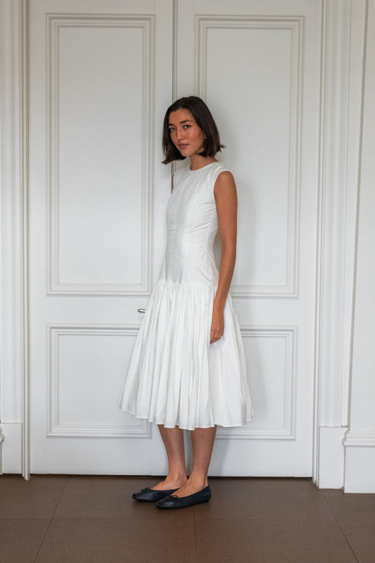 THE WHITE DRESS