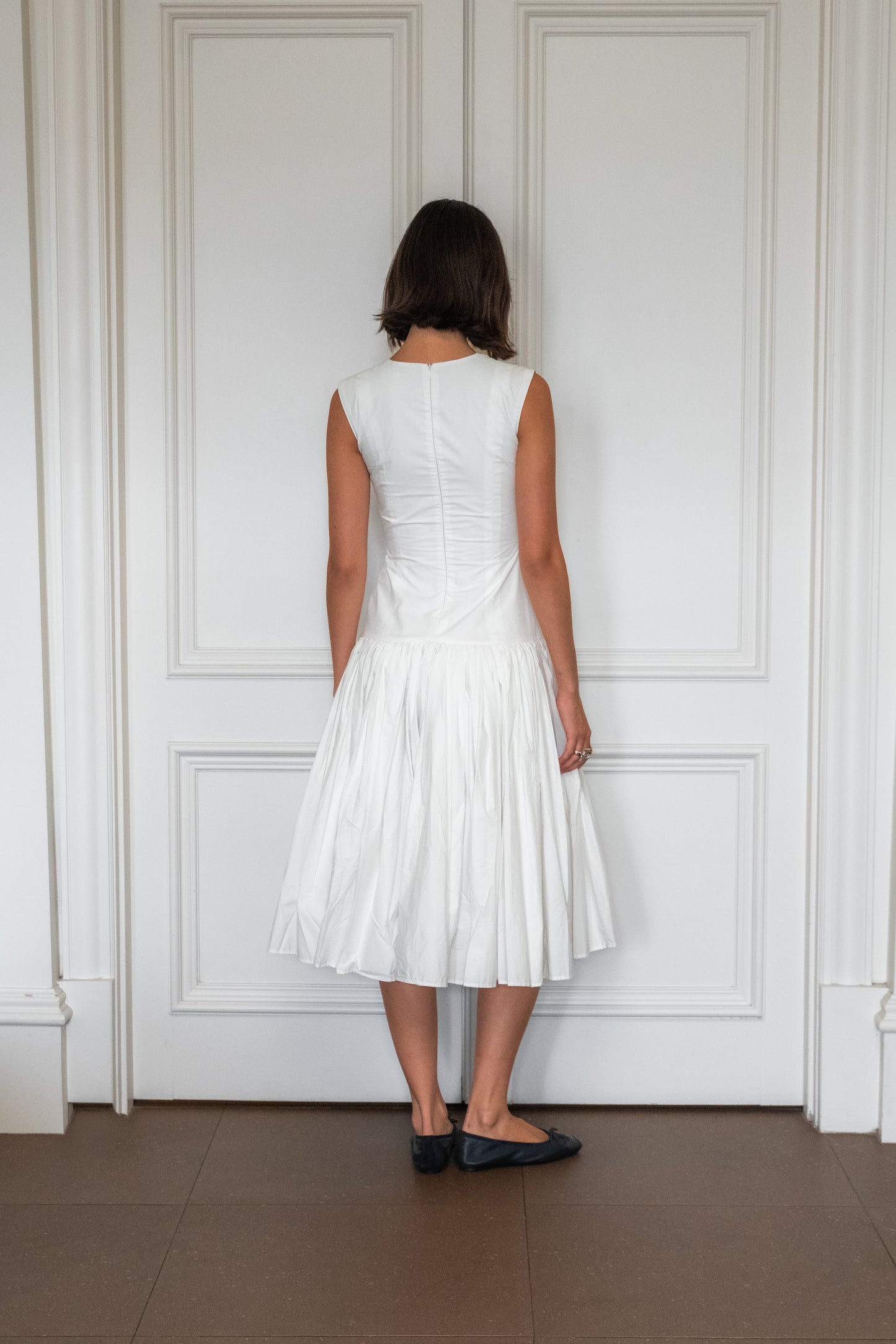 THE WHITE DRESS
