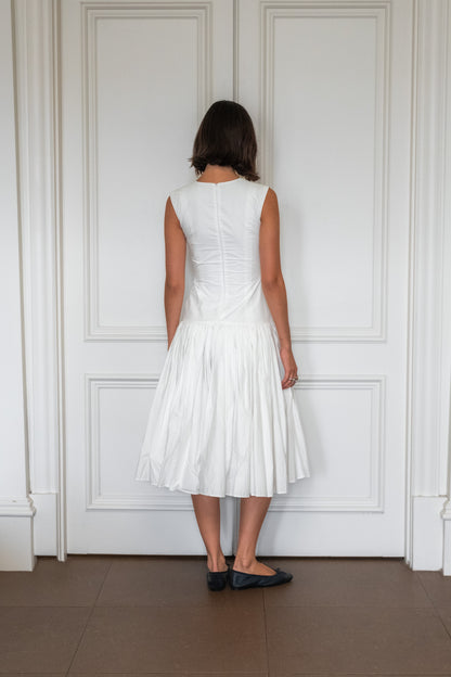 THE WHITE DRESS