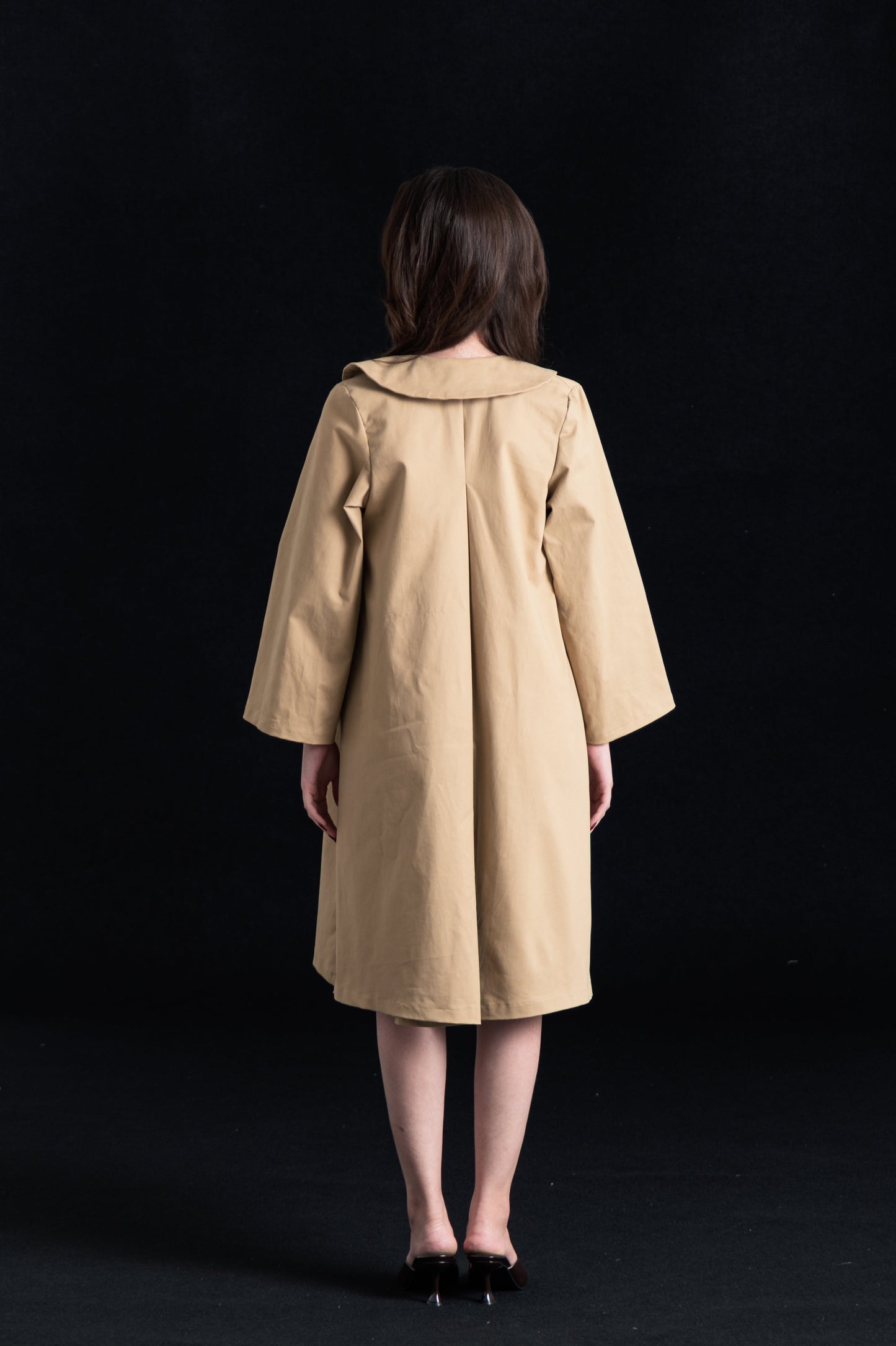 THE TRENCH COAT, SAND