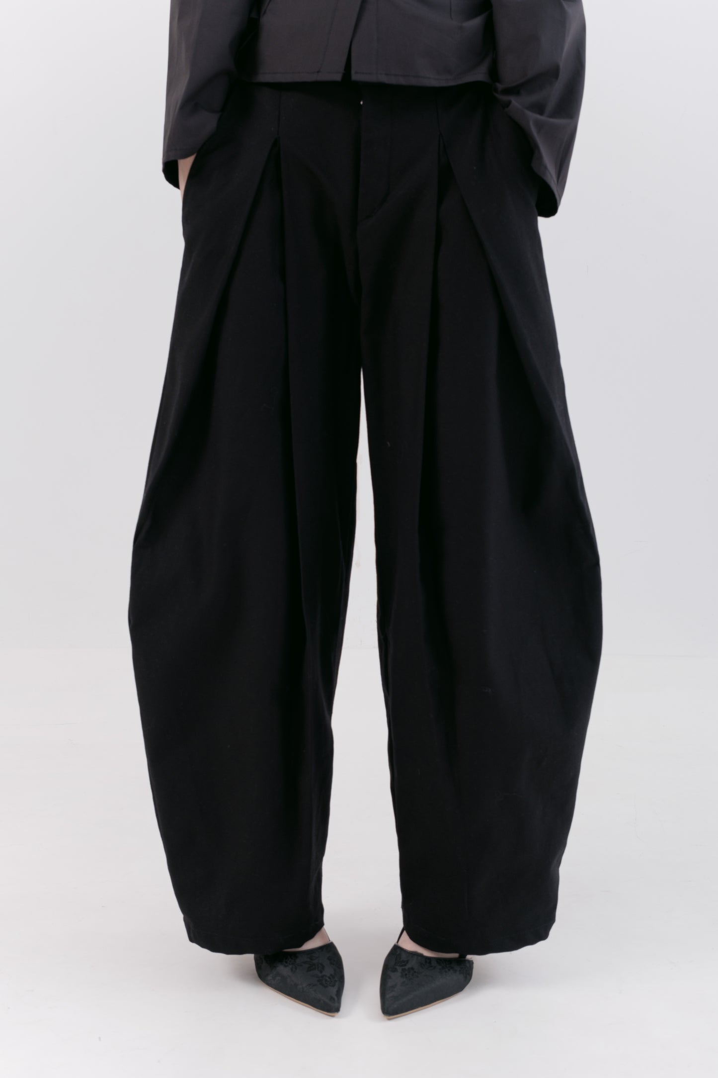BOA BARREL PANTS, BLACK