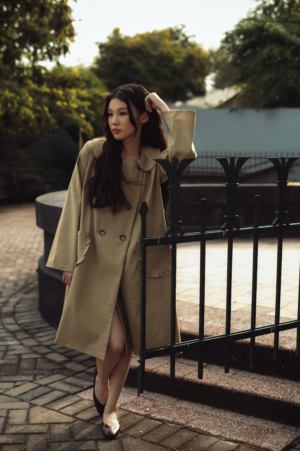 THE TRENCH COAT, SAND