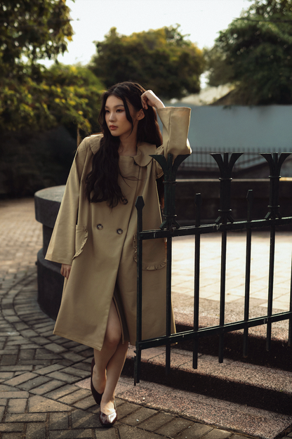 THE TRENCH COAT, SAND